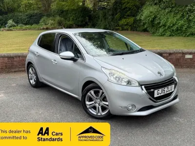 Używany Peugeot 208 Allure 82 KM (60 kW) 2015 Srebrny Hatchback