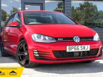 Used VW Golf VII GTI 220 HP (161 kW) 2016 Red Hatchback