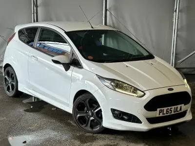Used Ford Fiesta Zetec 2016 White Hatchback