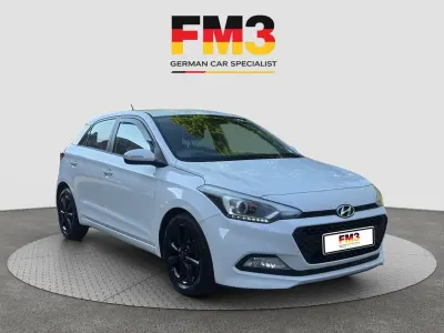 Used Hyundai i20 SE 100 HP (73 kW) 2015 White Hatchback