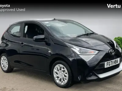 Used Toyota Aygo X-play 72 HP (52 kW) 2022 Bold black (metallic paint) Hatchback