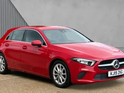 Usado Mercedes A180 116 HP (85 kW) 2019 Vermelho