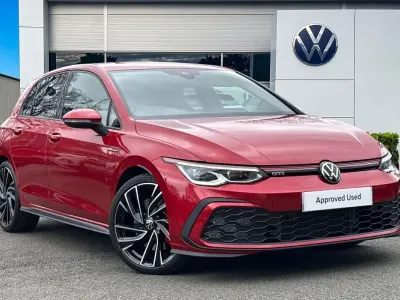 Begagnad VW Golf VIII GTI 245 HK (180 kW) 2024 Röd Halvkombi