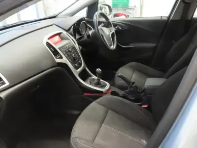 Used Vauxhall Astra SRi 165 HP (121 kW) 2015 Silver Hatchback