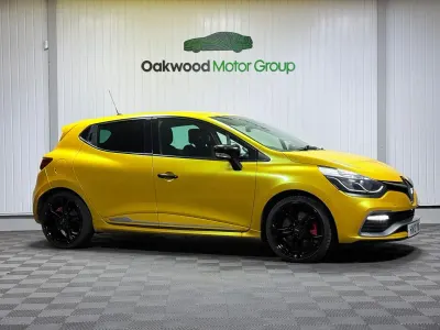 Begagnad Renault Clio IV 200 HK (147 kW) 2013 Gul Halvkombi