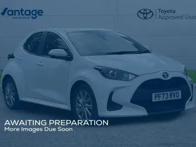 Used Toyota Yaris 113 HP (83 kW) 2023 White Hatchback