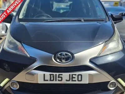 Używany Toyota Aygo X-clusiv 2015 Czarny Hatchback