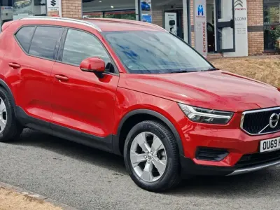 Used Volvo XC40 Momentum 190 HP (139 kW) 2019 Red SUV