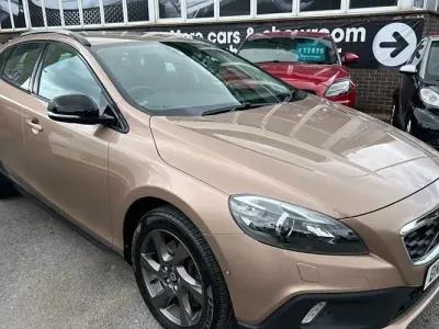 Used Volvo V40 120 HP (88 kW) 2015 Bronze Hatchback