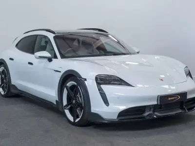 Używany Porsche Taycan Cross Turismo 500 kW (680 KM) 2022 Biały Kombi