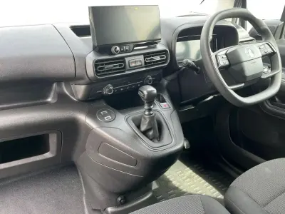 Used Vauxhall Combo S 101 HP (74 kW) 2024 White MPV