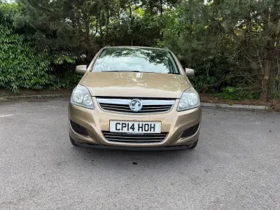 Used Vauxhall Zafira 120 HP (88 kW) 2014 Brown MPV