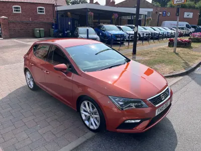 Used Seat Leon FR Sport 190 HP (139 kW) 2019 Orange Hatchback