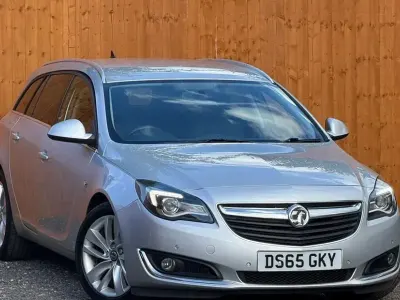 Używany Vauxhall Insignia SRi 140 KM (102 kW) 2016 Srebrny Kombi