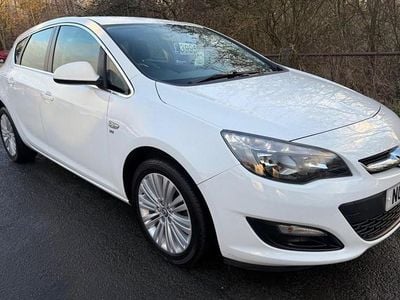 White Used 2014 Vauxhall Astra Excite Hatchback | £3,995 (Fair price)