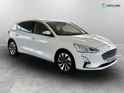 Begagnad Ford Focus Zetec 125 HK (91 kW) 2019 Vit Halvkombi