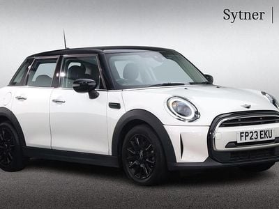 Usado Mini Cooper Classic 134 HP (98 kW) 2023 Branco Citadino