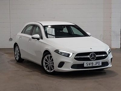 Begagnad Mercedes A180 Premium 116 HK (85 kW) 2019 Vit Halvkombi