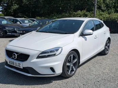 Used Volvo V40 R-Design 149 HP (109 kW) 2018 White Hatchback