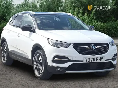 Used Vauxhall Grandland X SRi 130 HP (95 kW) 2020 White SUV