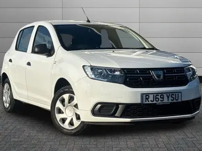 Used Dacia Sandero Essentiel 74 HP (54 kW) 2020 White Hatchback