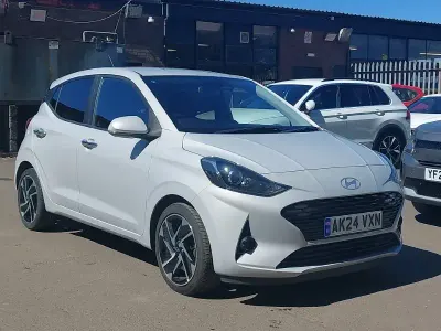 Gebraucht Hyundai i10 Premium 84 PS (61 kW) 2024 Grau Kleinwagen