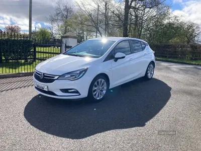 Used Vauxhall Astra 125 HP (91 kW) 2019 White Hatchback
