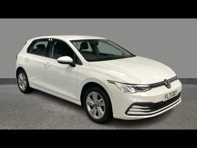 Begagnad VW Golf VII Life 110 HK (80 kW) 2021 Vit Halvkombi