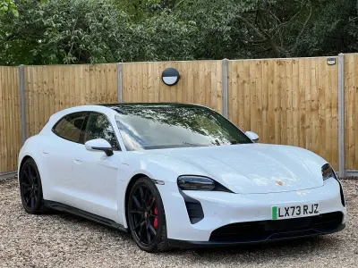 Usado Porsche Taycan Performance Package 439 kW (598 HP) 2023 Branco Carrinha