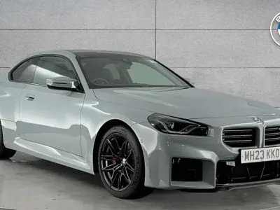 Begagnad BMW M2 Shadowline 454 HK (333 kW) 2023 Grå Sportkupé