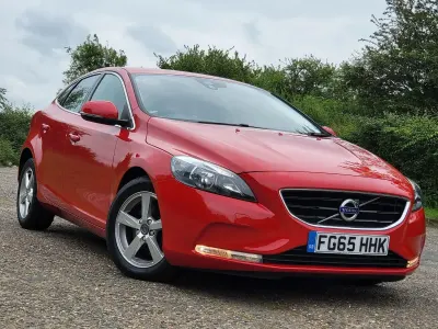 Used Volvo V40 SE 122 HP (89 kW) 2015 Red Hatchback