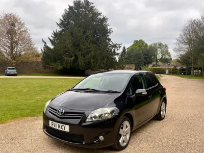 Usado Toyota Auris SR 132 HP (97 kW) 2011 Preto Citadino