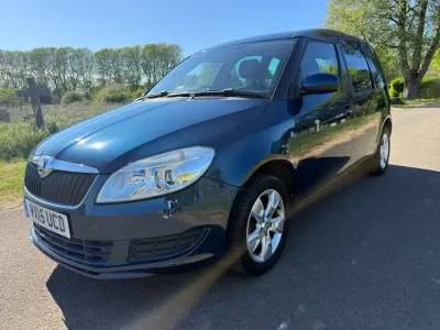 Usado Skoda Roomster SE 105 HP (77 kW) 2015 Azul Monovolume