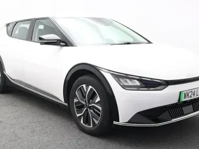 Begagnad Kia EV6 Air 166 kW (226 HK) 2024 Vit SUV