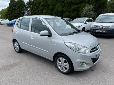 Gebraucht Hyundai i10 Active 83 PS (61 kW) 2013 Silber Kleinwagen