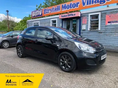 Begagnad Kia Rio 85 HK (62 kW) 2014 Svart Halvkombi