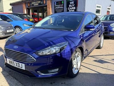 Begagnad Ford Focus Titanium 2015 Blå Halvkombi
