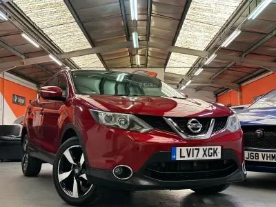 Used Nissan Qashqai N-Connecta 130 HP (95 kW) 2017 Red SUV