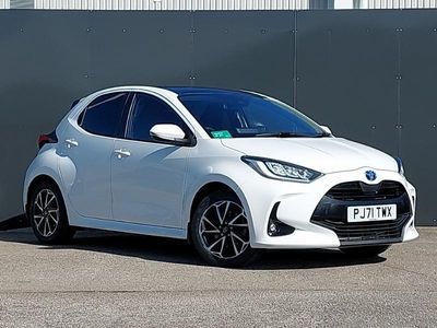 Used Toyota Yaris Hybrid Design 116 HP (85 kW) 2021 White Hatchback
