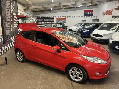 Used Ford Fiesta Zetec 82 HP (60 kW) 2012 Red Hatchback
