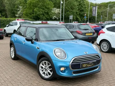 Używany Mini Cooper D Hatch 2015 Niebieski Hatchback