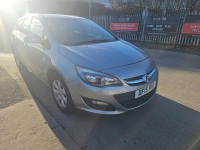 Silver Used 2015 Vauxhall Astra Design Edition Estate | £1,390 (Good price)