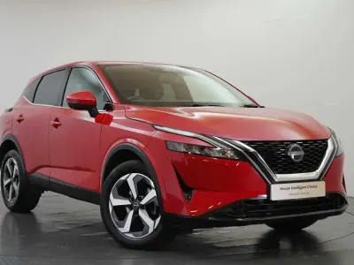 Used Nissan Qashqai N-Connecta 155 HP (114 kW) 2023 Red SUV