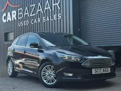 Begagnad Ford Focus Zetec 120 HK (88 kW) 2017 Svart Halvkombi