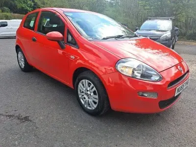 Usado Fiat Punto Pop 69 HP (50 kW) 2015 Vermelho Citadino