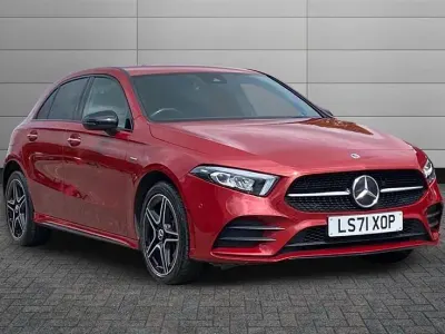 Begagnad Mercedes A250 AMG Line Premium 218 HK (160 kW) 2021 Röd Halvkombi