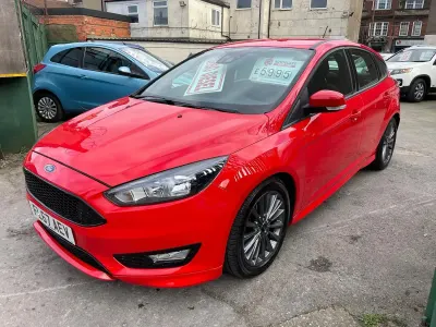 Used Ford Focus ST-Line 120 HP (88 kW) 2017 Red Hatchback