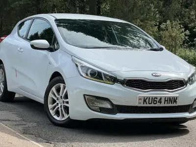 Used Kia ProCeed 2015 White Hatchback
