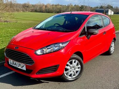 Used Ford Fiesta Studio 80 HP (58 kW) 2014 Red Hatchback