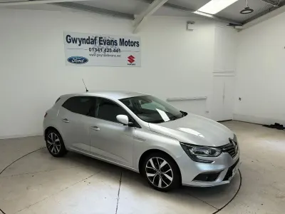 Used Renault Mégane IV Dynamique 130 HP (95 kW) 2017 Silver Hatchback